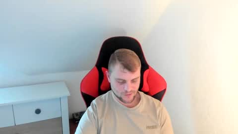 Snapshot of kozik1992 chatting on 12-23-24, 02:07 Bartek online show from 12-23-24, 02:07