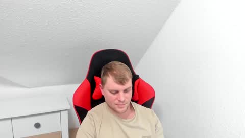 Snapshot of kozik1992 chatting on 02-14-25, 08:26 Bartek online show from 02-14-25, 08:26