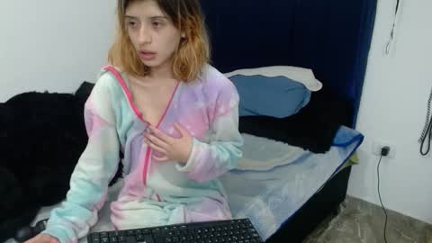 Snapshot of kratos_and_afrodita chatting on 10-23-25, 04:12 kratos_and_afrodita online show from 10-23-25, 04:12