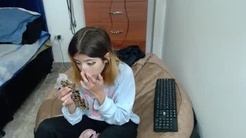 Snapshot of kratos_and_afrodita chatting on 11-07-25, 02:55 kratos_and_afrodita online show from 11-07-25, 02:55