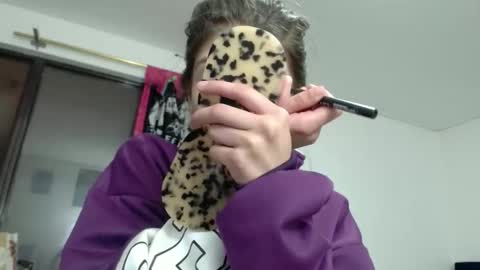 Snapshot of kratos_and_afrodita chatting on 12-18-25, 04:57 kratos_and_afrodita online show from 12-18-25, 04:57