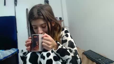 Snapshot of kratos_and_afrodita chatting on 05-26-26, 01:45 kratos_and_afrodita online show from 05-26-26, 01:45