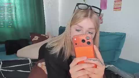 Snapshot of krisi_myrr chatting on 06-29-26, 01:33 Kristina3 online show from 06-29-26, 01:33