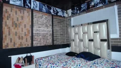 kriss_sweetboobs online show from 09-28-25, 11:04