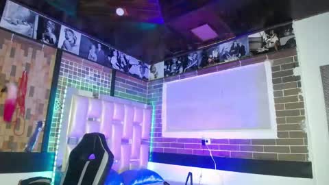 kriss_sweetboobs online show from 04-22-26, 12:28