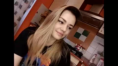 Snapshot of krisssexi chatting on 01-15-25, 06:43 KrissSexi online show from 01-15-25, 06:43