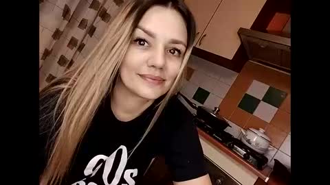 Snapshot of krisssexi chatting on 01-27-25, 12:33 KrissSexi online show from 01-27-25, 12:33