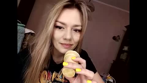 Snapshot of krisssexi chatting on 02-21-25, 05:24 KrissSexi online show from 02-21-25, 05:24