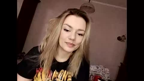 Snapshot of krisssexi chatting on 02-26-25, 05:53 KrissSexi online show from 02-26-25, 05:53