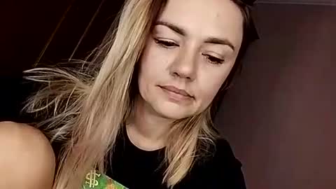 Snapshot of krisssexi chatting on 09-17-25, 04:36 KrissSexi online show from 09-17-25, 04:36