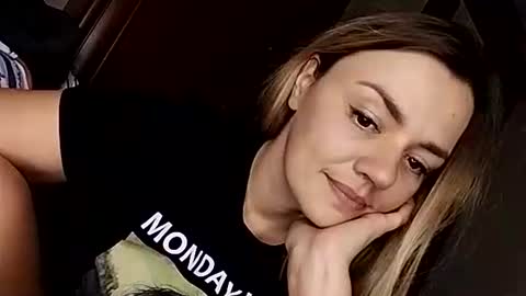 Snapshot of krisssexi chatting on 09-18-25, 05:59 KrissSexi online show from 09-18-25, 05:59