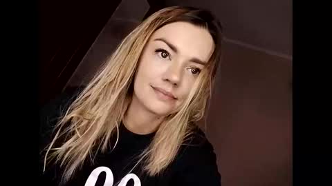 Snapshot of krisssexi chatting on 10-11-25, 04:12 KrissSexi online show from 10-11-25, 04:12