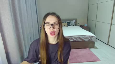 twitter    Annemarye 23 online show from 12-23-25, 08:01