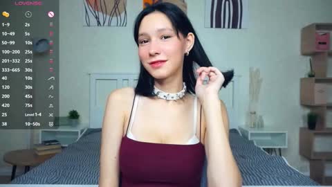 Snapshot of kristanalosa chatting on 09-17-25, 07:37 Emma online show from 09-17-25, 07:37