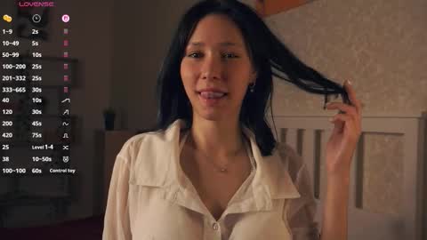Snapshot of kristanalosa chatting on 10-11-25, 08:18 Emma online show from 10-11-25, 08:18