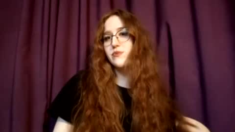 Snapshot of kristansarinsky chatting on 11-24-25, 09:42 Kris online show from 11-24-25, 09:42