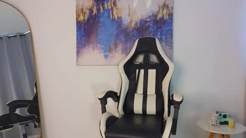 Snapshot of kristennblue_ chatting on 11-19-25, 02:17 Kris online show from 11-19-25, 02:17