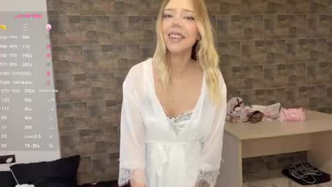 Snapshot of kristiancommes chatting on 06-26-26, 05:17 Alisa online show from 06-26-26, 05:17