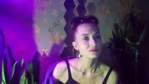 Snapshot of kristinagold44 chatting on 12-12-24, 01:39 Kristina online show from 12-12-24, 01:39