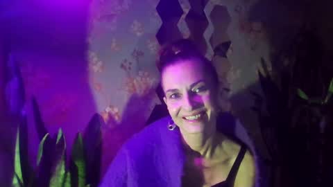 Snapshot of kristinagold44 chatting on 12-18-24, 08:14 Kristina online show from 12-18-24, 08:14