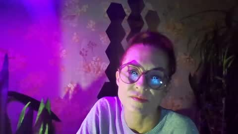 Snapshot of kristinagold44 chatting on 01-23-25, 05:42 Kristina online show from 01-23-25, 05:42