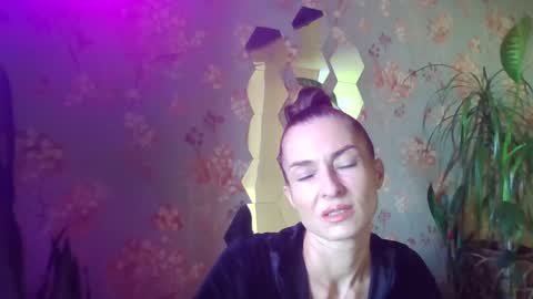 Snapshot of kristinagold44 chatting on 02-03-25, 01:30 Kristina online show from 02-03-25, 01:30