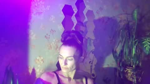 Snapshot of kristinagold44 chatting on 02-05-25, 04:47 Kristina online show from 02-05-25, 04:47