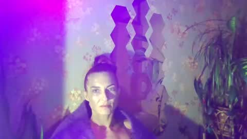 Snapshot of kristinagold44 chatting on 02-06-25, 05:40 Kristina online show from 02-06-25, 05:40