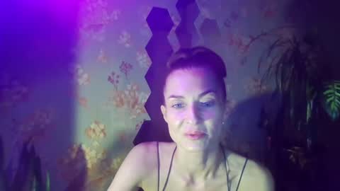 Snapshot of kristinagold44 chatting on 02-07-25, 01:11 Kristina online show from 02-07-25, 01:11