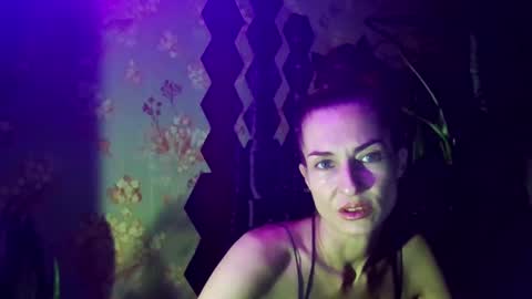 Snapshot of kristinagold44 chatting on 02-10-25, 04:14 Kristina online show from 02-10-25, 04:14