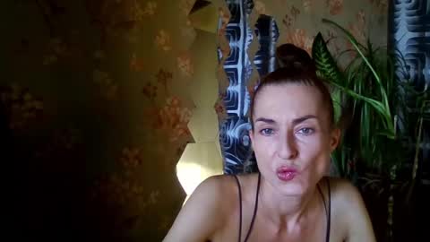 Snapshot of kristinagold44 chatting on 02-11-25, 01:20 Kristina online show from 02-11-25, 01:20