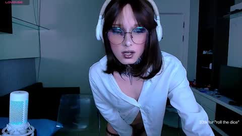 Snapshot of kristinaholland chatting on 01-26-25, 04:41 kristina online show from 01-26-25, 04:41