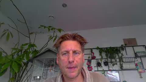 kristof8504 online show from 12-21-25, 09:49