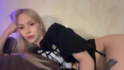 Kristy and Alice online show from 04-10-26, 11:42