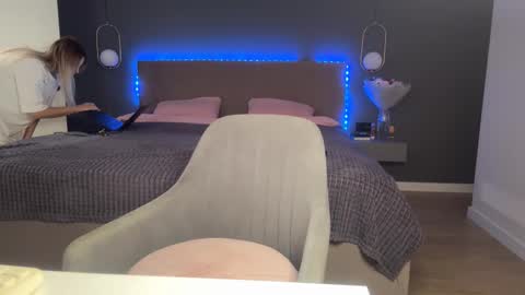 Snapshot of kristy_saint chatting on 10-24-25, 04:20 Kristi online show from 10-24-25, 04:20