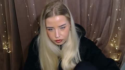 Snapshot of kristyflowers chatting on 12-12-24, 07:26 KristyFlowers online show from 12-12-24, 07:26