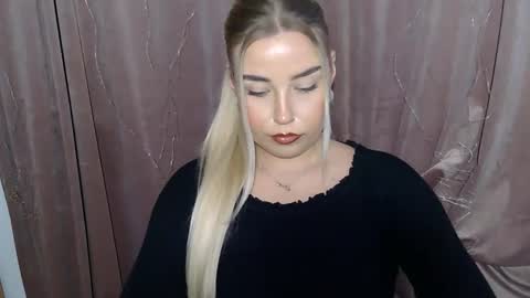 Snapshot of kristyflowers chatting on 12-17-24, 10:01 KristyFlowers online show from 12-17-24, 10:01