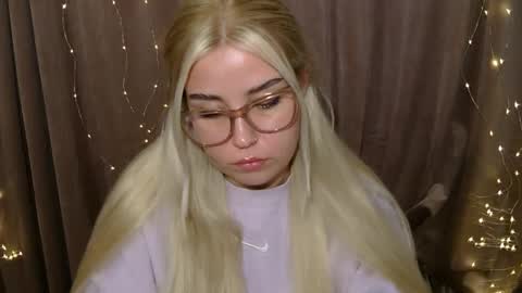 Snapshot of kristyflowers chatting on 12-19-24, 08:23 KristyFlowers online show from 12-19-24, 08:23