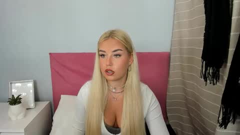 Snapshot of kristyflowers chatting on 01-12-25, 08:57 KristyFlowers online show from 01-12-25, 08:57