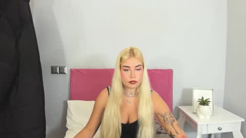Snapshot of kristyflowers chatting on 01-17-25, 06:15 KristyFlowers online show from 01-17-25, 06:15