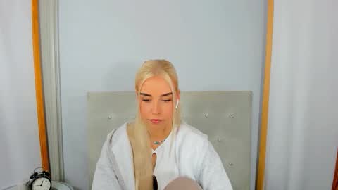 Snapshot of kristyflowers chatting on 09-12-25, 03:12 KristyFlowers online show from 09-12-25, 03:12