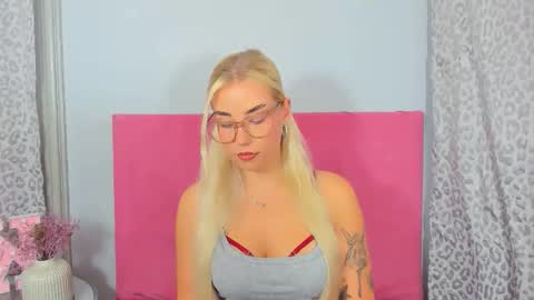 Snapshot of kristyflowers chatting on 10-11-25, 05:50 KristyFlowers online show from 10-11-25, 05:50