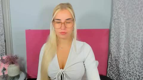 Snapshot of kristyflowers chatting on 10-12-25, 06:56 KristyFlowers online show from 10-12-25, 06:56