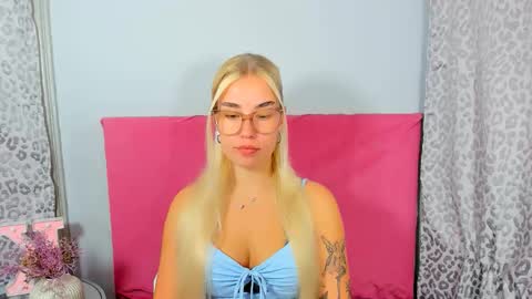 Snapshot of kristyflowers chatting on 10-14-25, 02:51 KristyFlowers online show from 10-14-25, 02:51