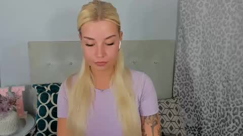 KristyFlowers online show from 04-23-26, 02:41