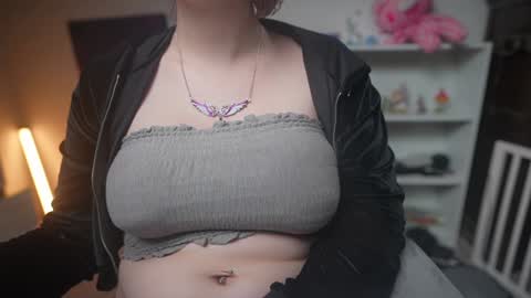 Snapshot of krystalsyxx chatting on 02-08-25, 12:28 Krystal Syx online show from 02-08-25, 12:28