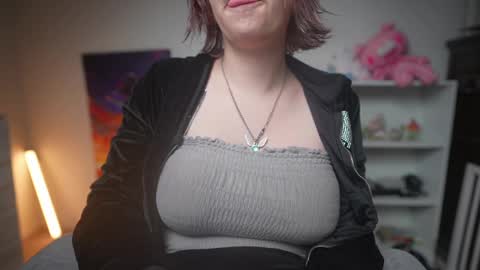 Snapshot of krystalsyxx chatting on 03-04-25, 11:32 Krystal Syx online show from 03-04-25, 11:32