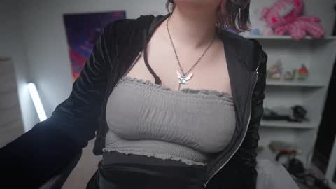 Snapshot of krystalsyxx chatting on 03-08-25, 11:18 Krystal Syx online show from 03-08-25, 11:18