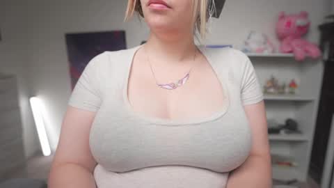 Snapshot of krystalsyxx chatting on 10-02-25, 05:20 Krystal Syx online show from 10-02-25, 05:20