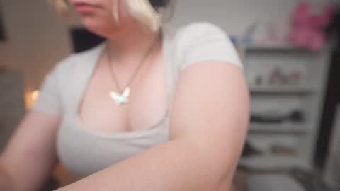 Snapshot of krystalsyxx chatting on 10-16-25, 01:50 Krystal Syx online show from 10-16-25, 01:50